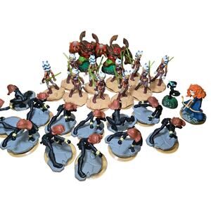 Lot of 26 Disney Infinity and Activision Skylander pieces
Several Duplicates